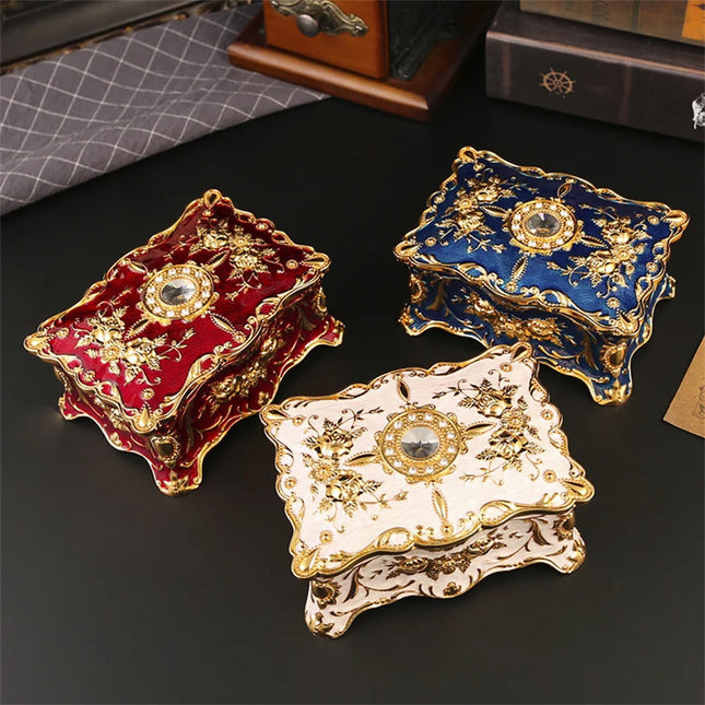 Antik Smykkeskrin Med Dekorationer