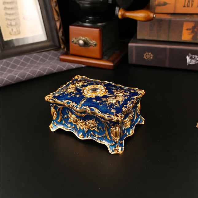 Antik Smykkeskrin Med Dekorationer