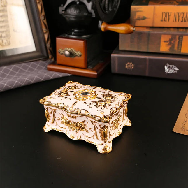 Antik Smykkeskrin Med Dekorationer