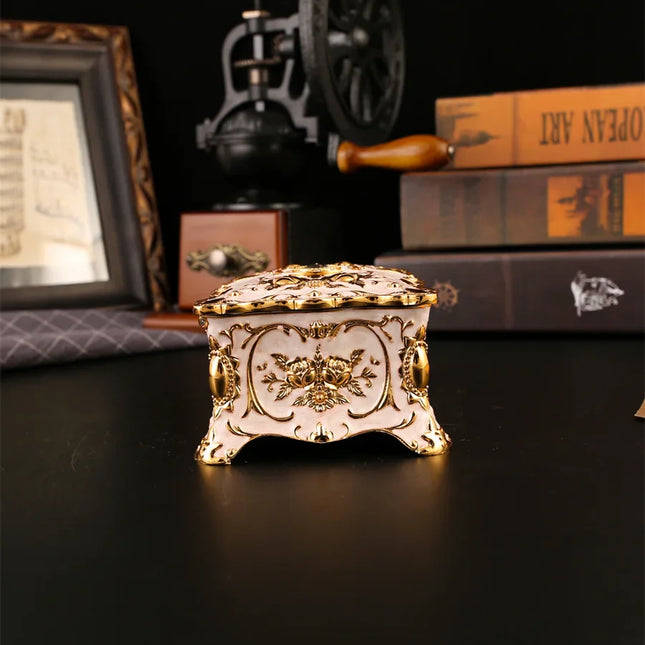 Antik Smykkeskrin Med Dekorationer